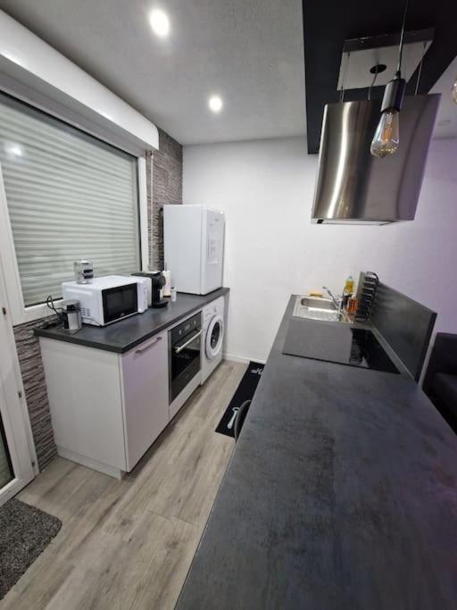 Logement Atypique & Parking Gratuit Gex Eksteriør bilde